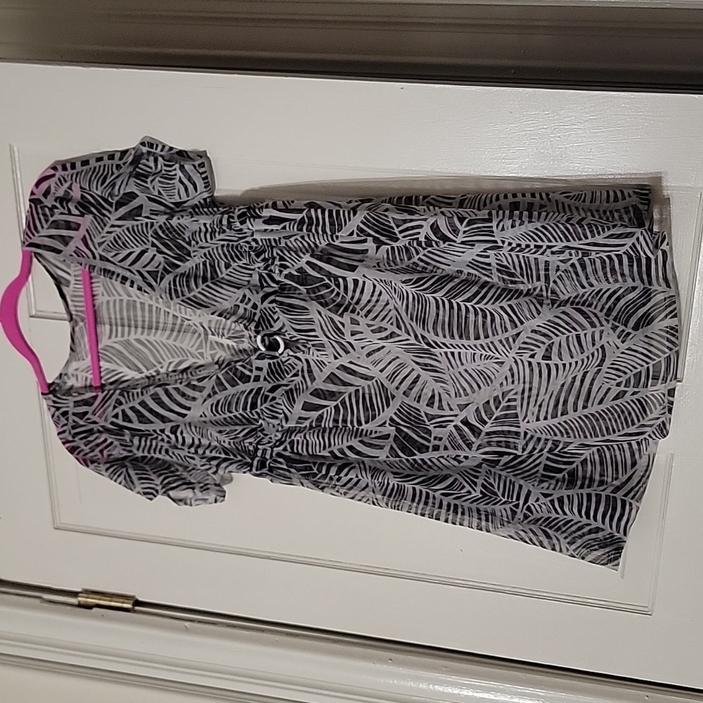 Black and white floral wwim cover up